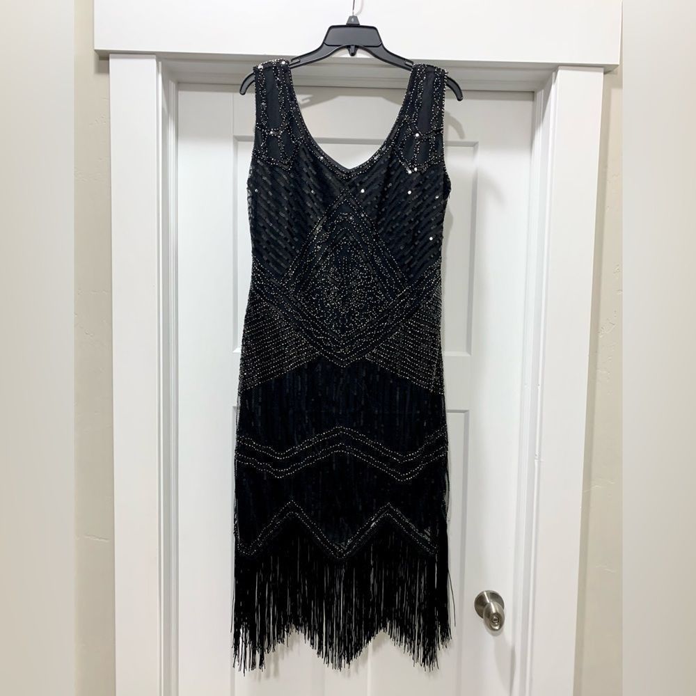 Vintage Style "Great Gatsby" Sequined Fringed Flapper. Great for Halloween - Picture 2 of 16